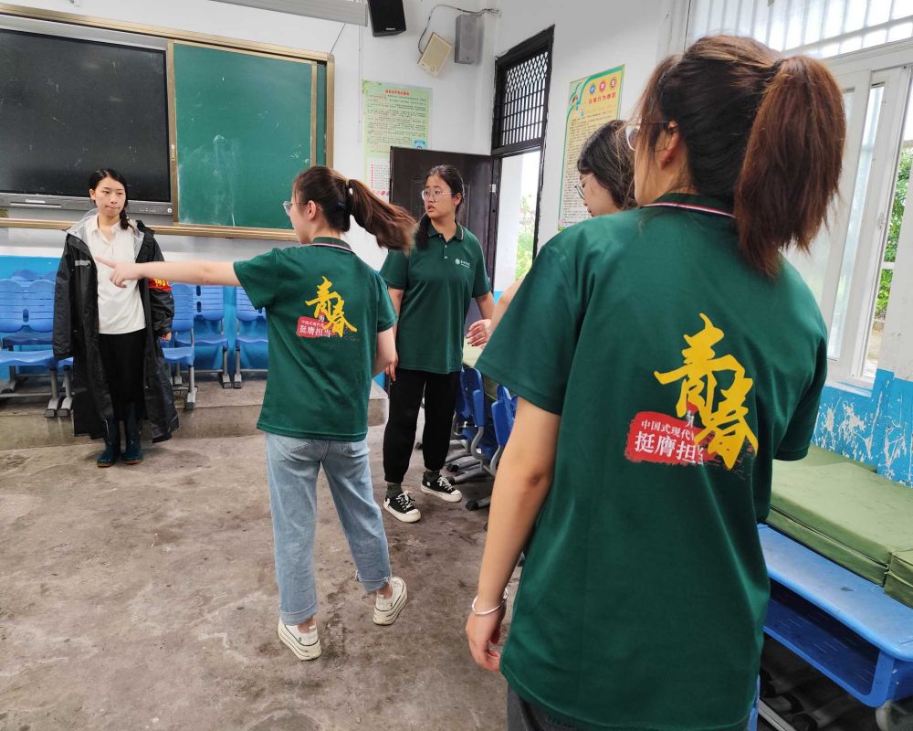 巢湖學(xué)院赴廬江縣開展“繪就綠水青山，定格振興瞬間”鄉(xiāng)村振興實踐團攜手社區(qū)共筑防洪安全屏障