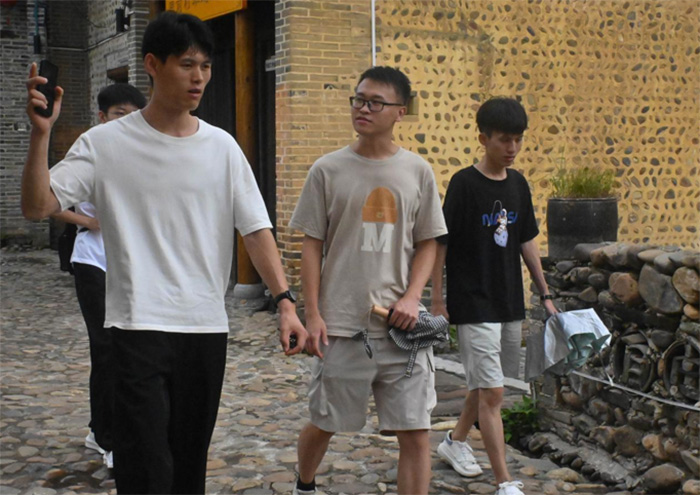 青年楊帆擎大任，悠悠鄉(xiāng)愁歌未央