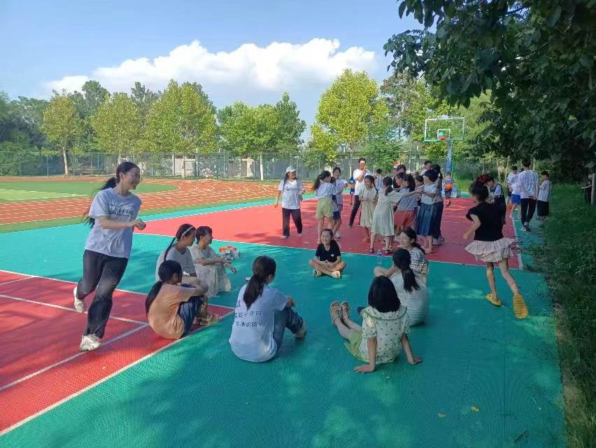 燃青春，正夏日：星光支教隊在育英中學(xué)開展趣味運動會！