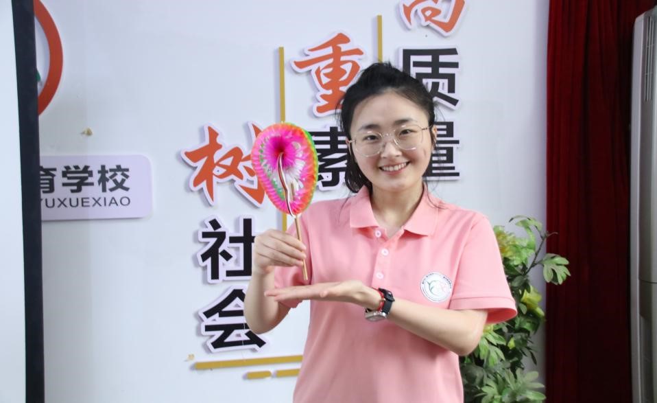 翻花探古趣，匠心啟童真：幼專學(xué)子“三下鄉(xiāng)”傳統(tǒng)文化體驗活動