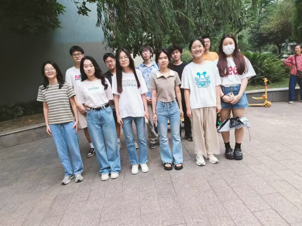 深入農(nóng)村基層，關愛困難群體