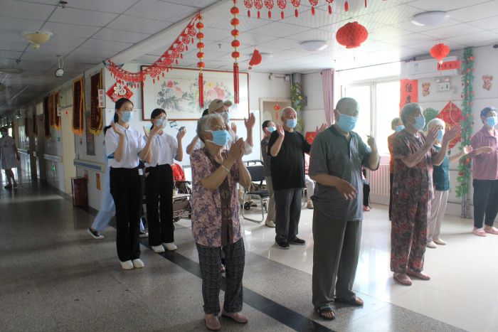 國際教育學院“‘青’暖朝夕”社會實踐服務(wù)隊踐行智慧