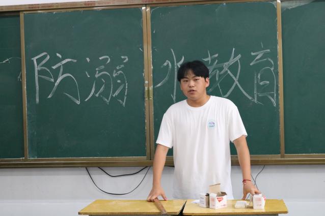 “水邊警鐘長鳴，防溺教育先行”——武昌理工學(xué)院云夢書韻志愿服務(wù)隊(duì)開展防溺水安全