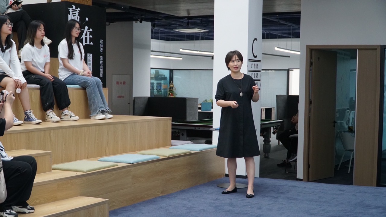 企業(yè)先鋒，科技賦能——安徽大學(xué)新聞傳播學(xué)院赴碭山重點(diǎn)