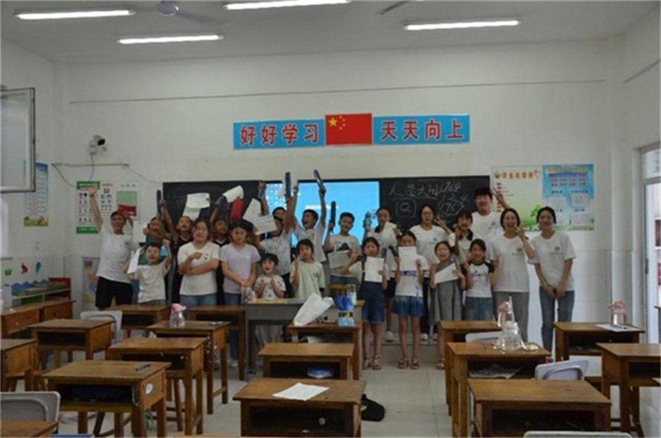 華北電力大學(xué)學(xué)子三下鄉(xiāng)：科技同行，破冰