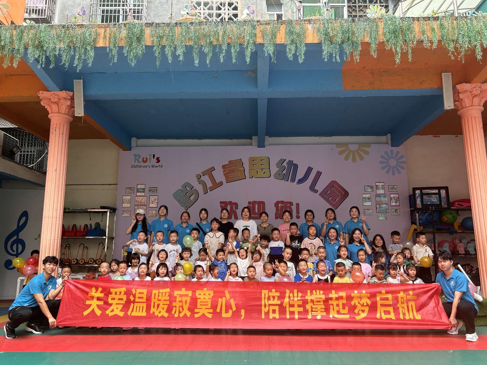 重慶人文科技學院學子“青春足跡到社區(qū) 愛心服務暖人心” 志愿服務活動圓滿結束
