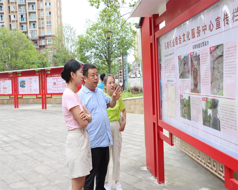 【長(zhǎng)師學(xué)子三下鄉(xiāng)】走進(jìn)社區(qū)基層，聆聽(tīng)時(shí)代之聲 ——”青春星火筑夢(mèng)團(tuán)“參觀(guān)馬鞍街道新時(shí)代文明實(shí)踐所