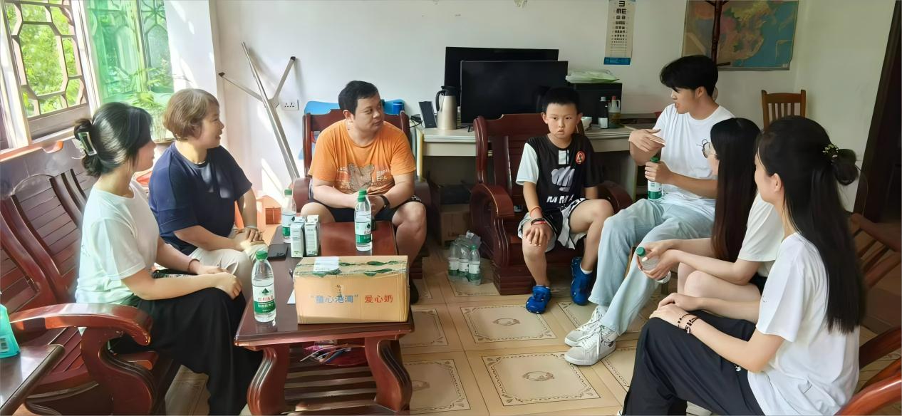 家訪春風(fēng)至，交流暖意融