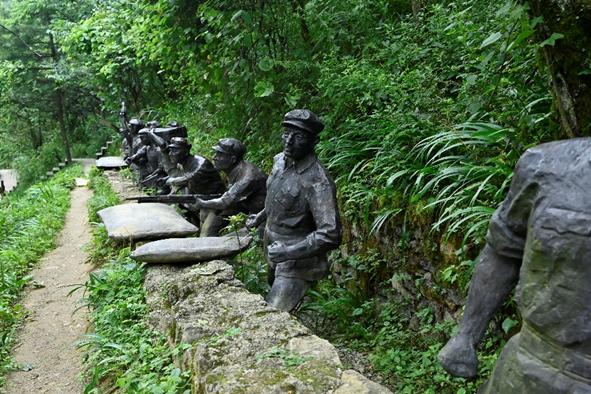 南郵學(xué)子三下鄉(xiāng)：邁雄關(guān)漫漫，感鐵骨錚錚