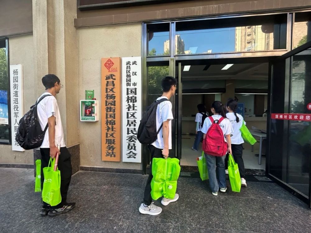 公衛(wèi)學(xué)子三下鄉(xiāng)：慢病科普進(jìn)社區(qū)，健康服務(wù)千萬(wàn)家