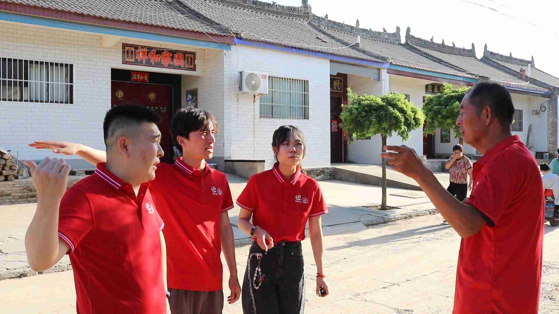 訪談不同群體，汲取奮進(jìn)力量