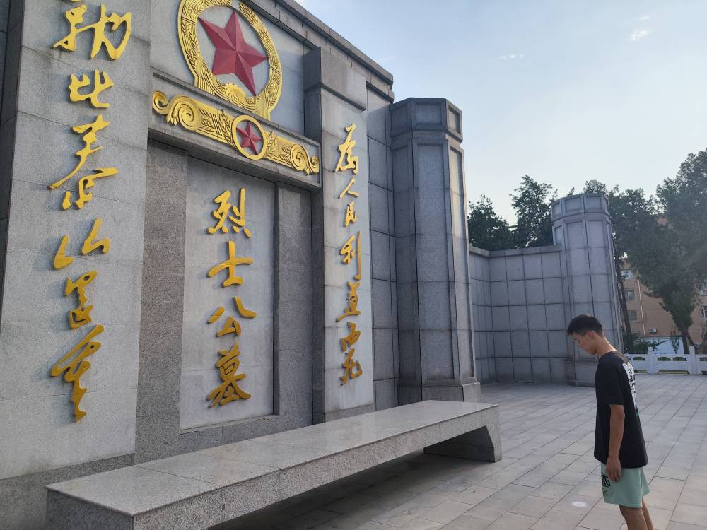 探訪紅色基地，傳承紅色精神