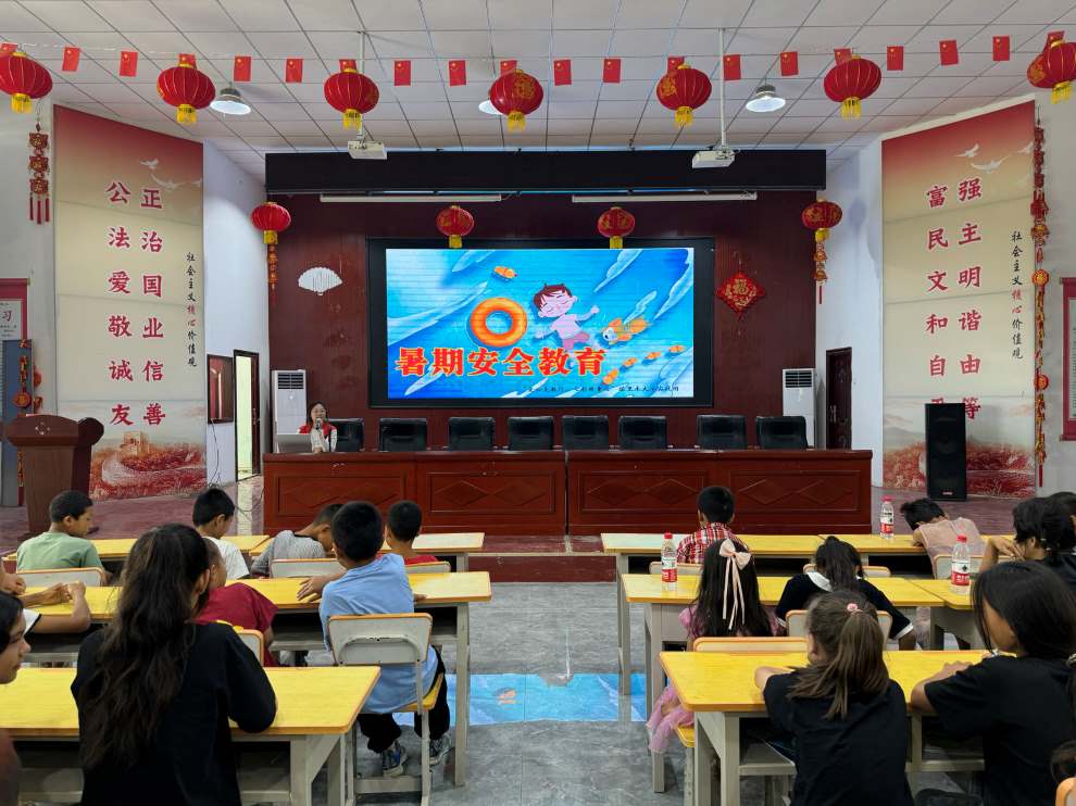 知識(shí)與歡樂(lè)同在，暑假成長(zhǎng)不停歇
