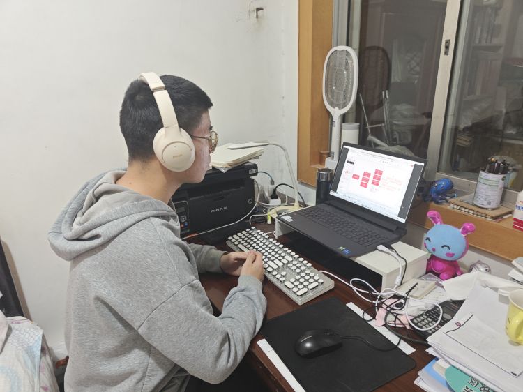 “曲阜師范大學(xué)生命科學(xué)學(xué)院愛行天下小分隊(duì)”實(shí)踐感悟立足課堂，看齊“名師”