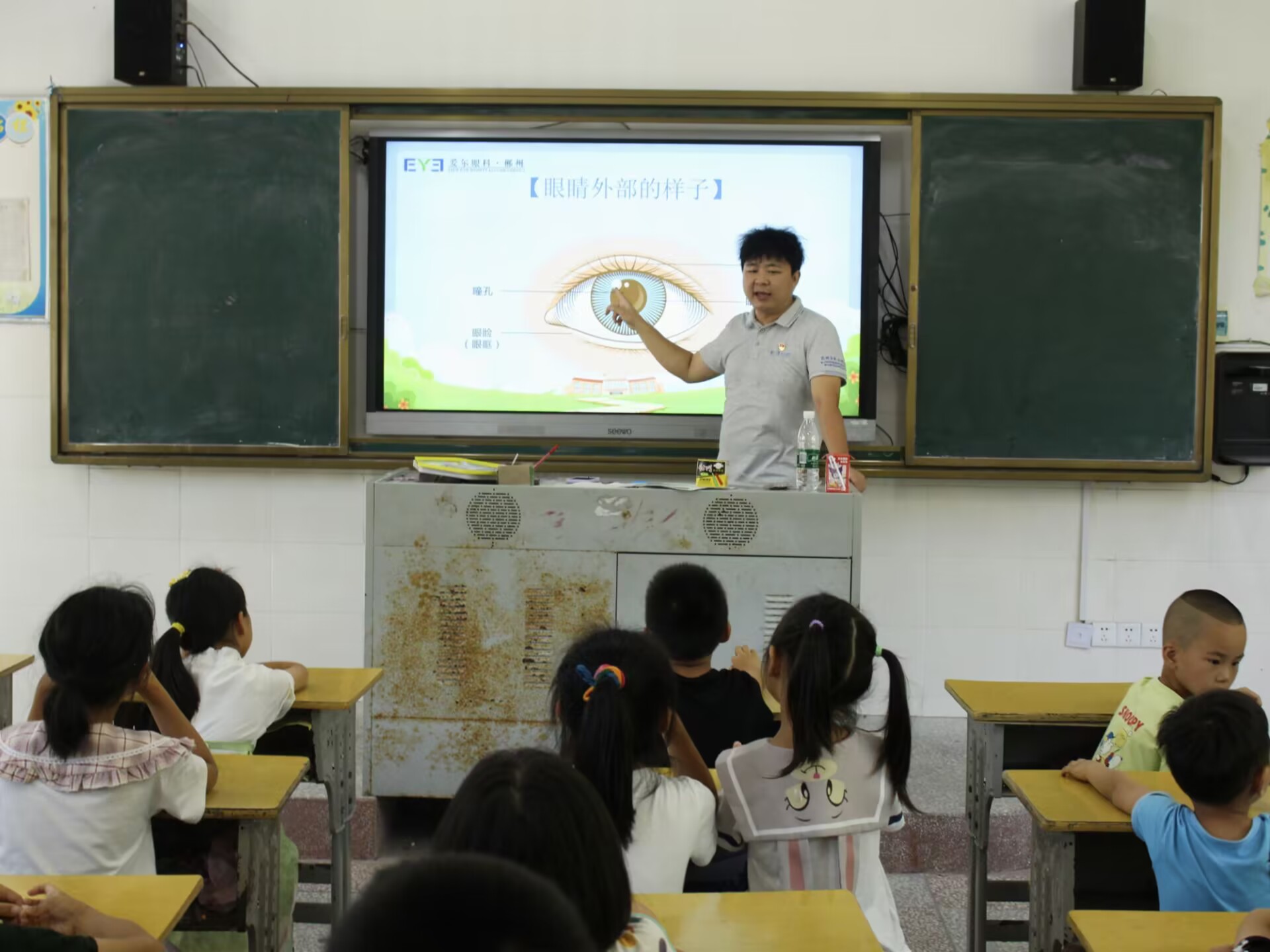 湘南學(xué)院藥學(xué)院實(shí)踐隊(duì)聯(lián)合郴州愛爾眼科開展眼科義診活動(dòng)