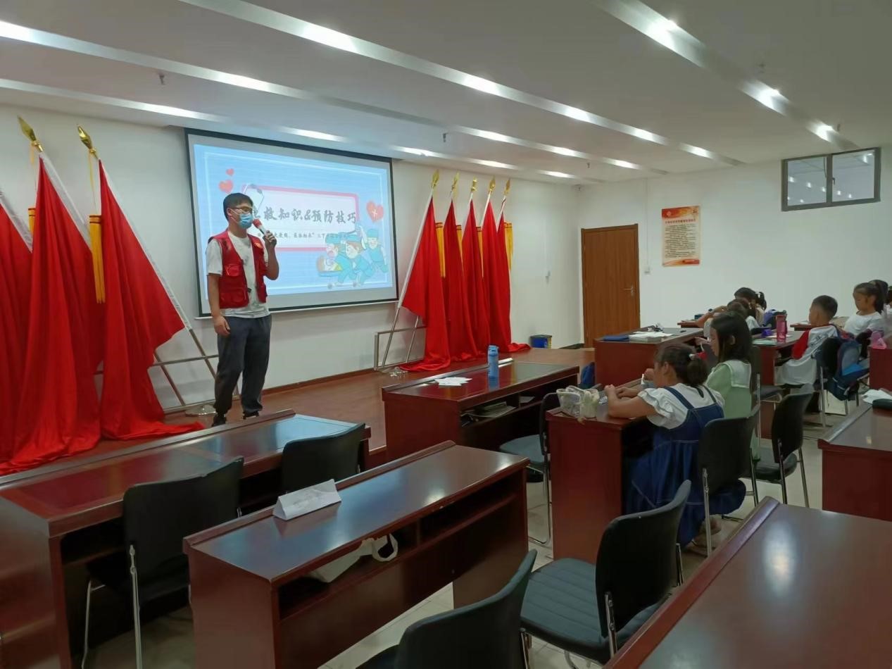 普及急救和傳染病知識(shí)，為孩子們的健康成長(zhǎng)保駕護(hù)航