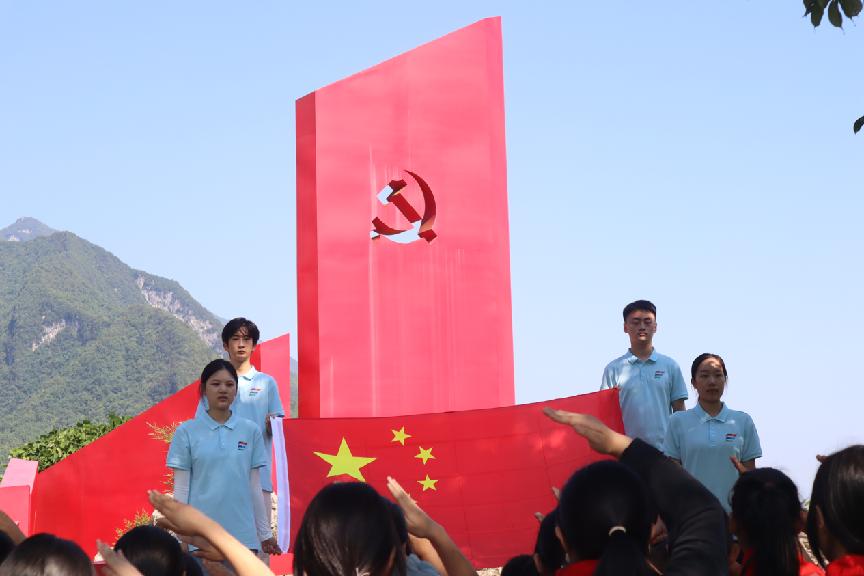 重外院學子三下鄉(xiāng)：中藥產(chǎn)業(yè)開出致富良方，數(shù)字經(jīng)濟助力鄉(xiāng)村振興