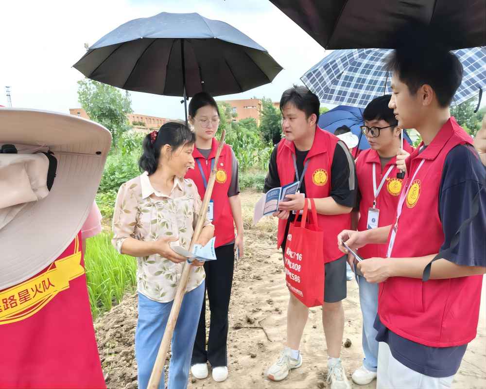 安醫(yī)臨院學(xué)子三下鄉(xiāng)：“全民反詐，惠澤平安”