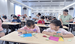 佛山大學(xué)“尋跡·傳承”實(shí)踐團(tuán)在黃洞村開展義教活動，傳承紅色文化與愛國情懷