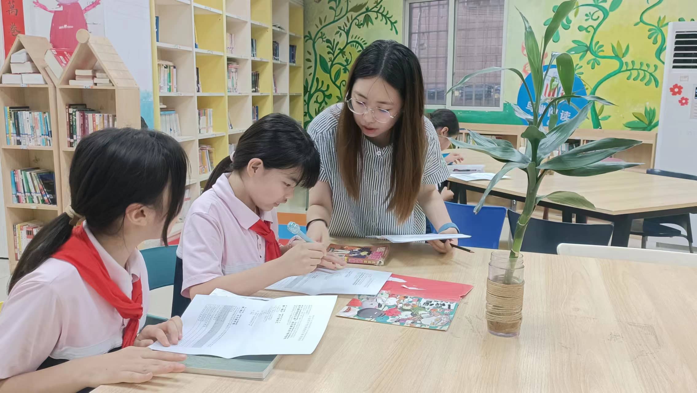 青春助力鄉(xiāng)村振興：廈大學(xué)子走進鄉(xiāng)村公益圖書館