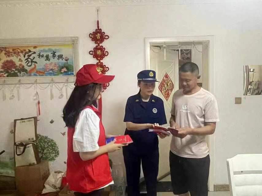 安陽工學(xué)院暑假“三下鄉(xiāng)”發(fā)展成就觀察團(tuán)做防溺水宣傳
