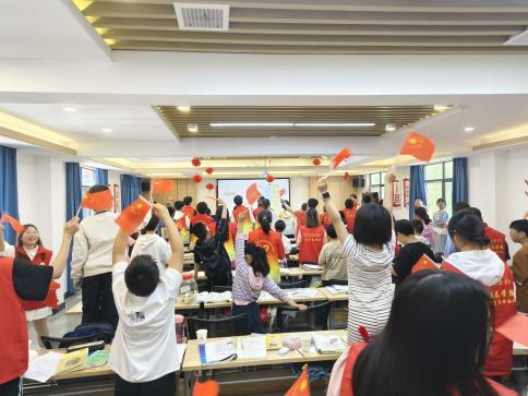 花兒向陽，童心向黨