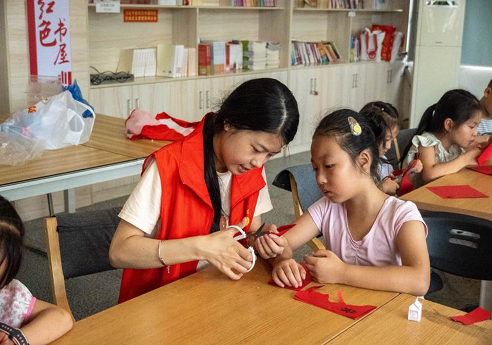 民族情暖童心夢(mèng)，走進(jìn)充滿童趣的世界