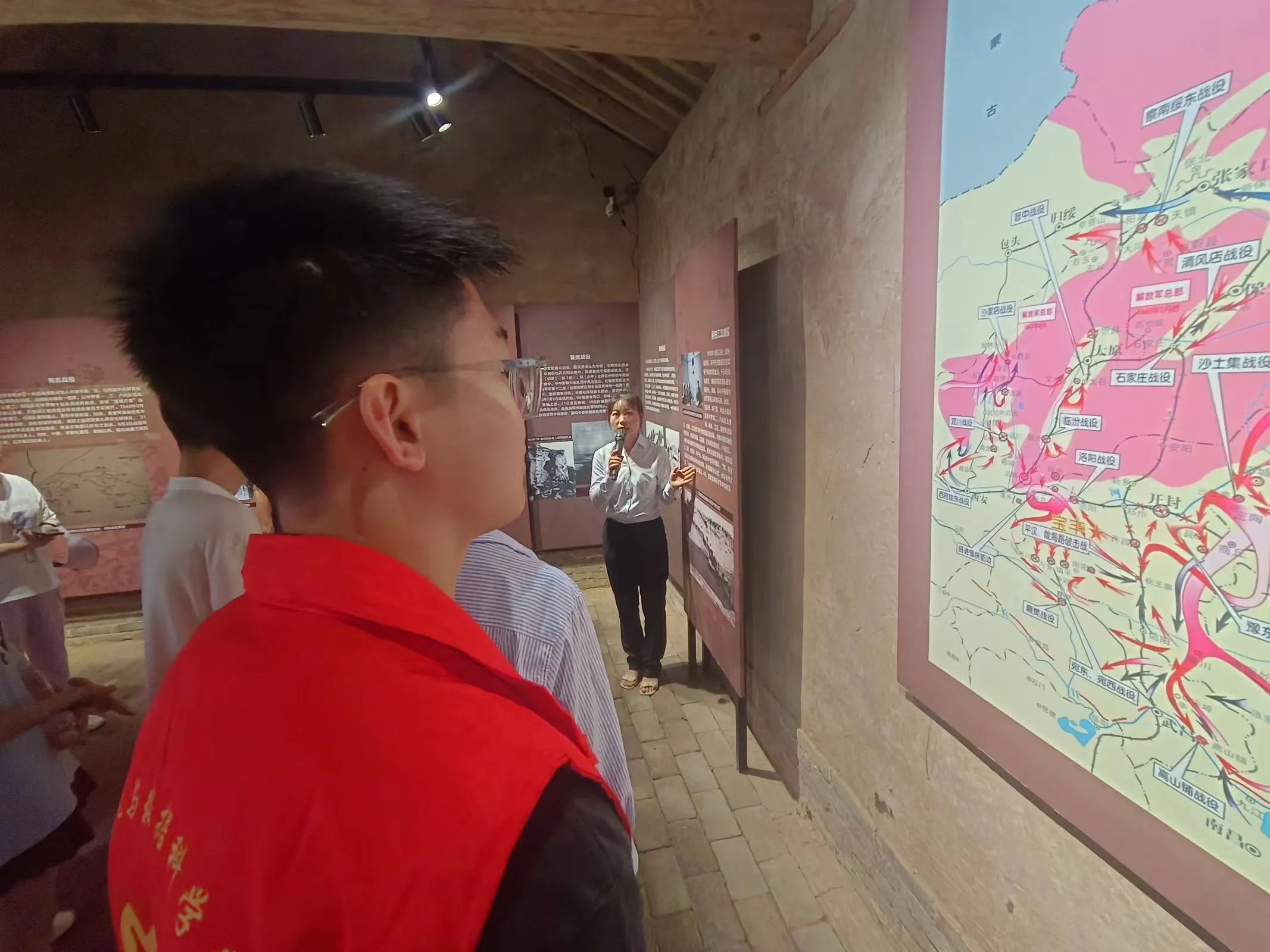 河南城建學(xué)院計算機與數(shù)據(jù)科學(xué)學(xué)院同心燃夢三下鄉(xiāng)實踐團(tuán)隊：感受紅色故事，傳承紅色精神