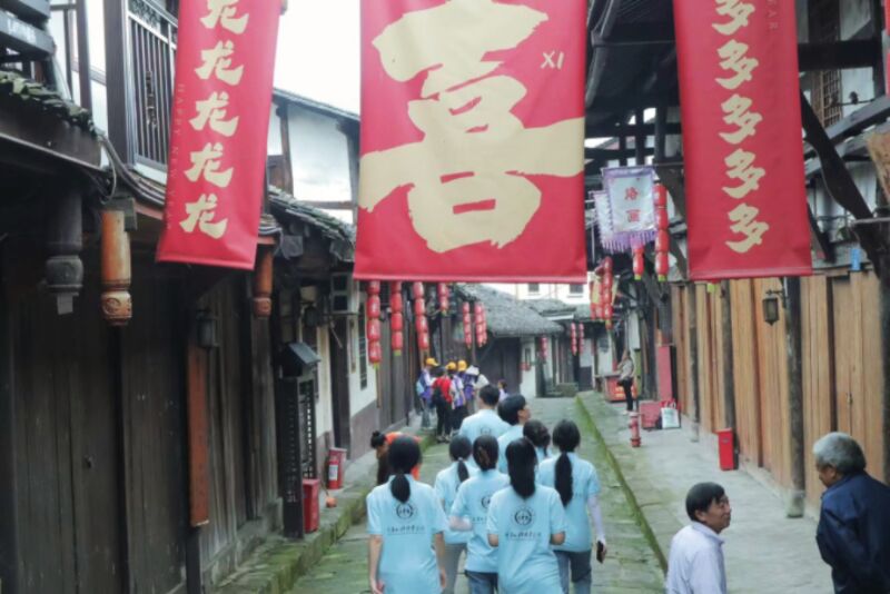 重慶外語(yǔ)外事學(xué)院學(xué)子三下鄉(xiāng)：承非遺陰米酥，繪豐盛輝煌篇