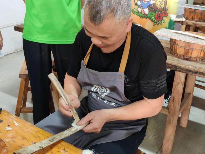 墨韻悠長，體驗(yàn)非凡——“寶葫蘆”實(shí)踐團(tuán)隊(duì) 走進(jìn)徐華榮毛筆研學(xué)坊