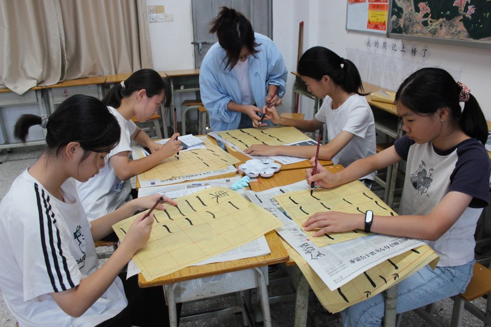 廣東技術(shù)師范大學(xué)“舞躍獅騰”百千萬(wàn)工程突擊隊(duì)：美育三藝齊輝，引領(lǐng)文化傳承