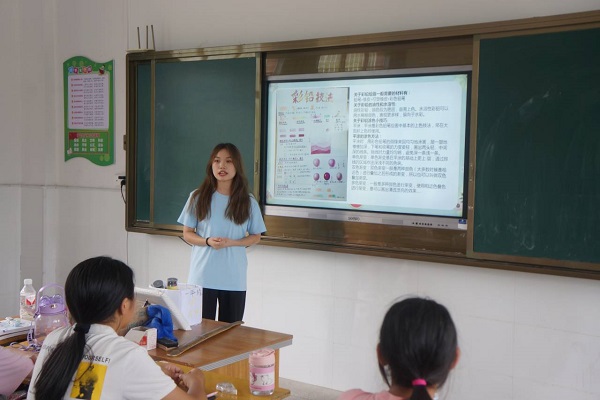一幅彩鉛畫，繪就心靈深處的那一抹陽光——崇陽啟明星志愿服務隊