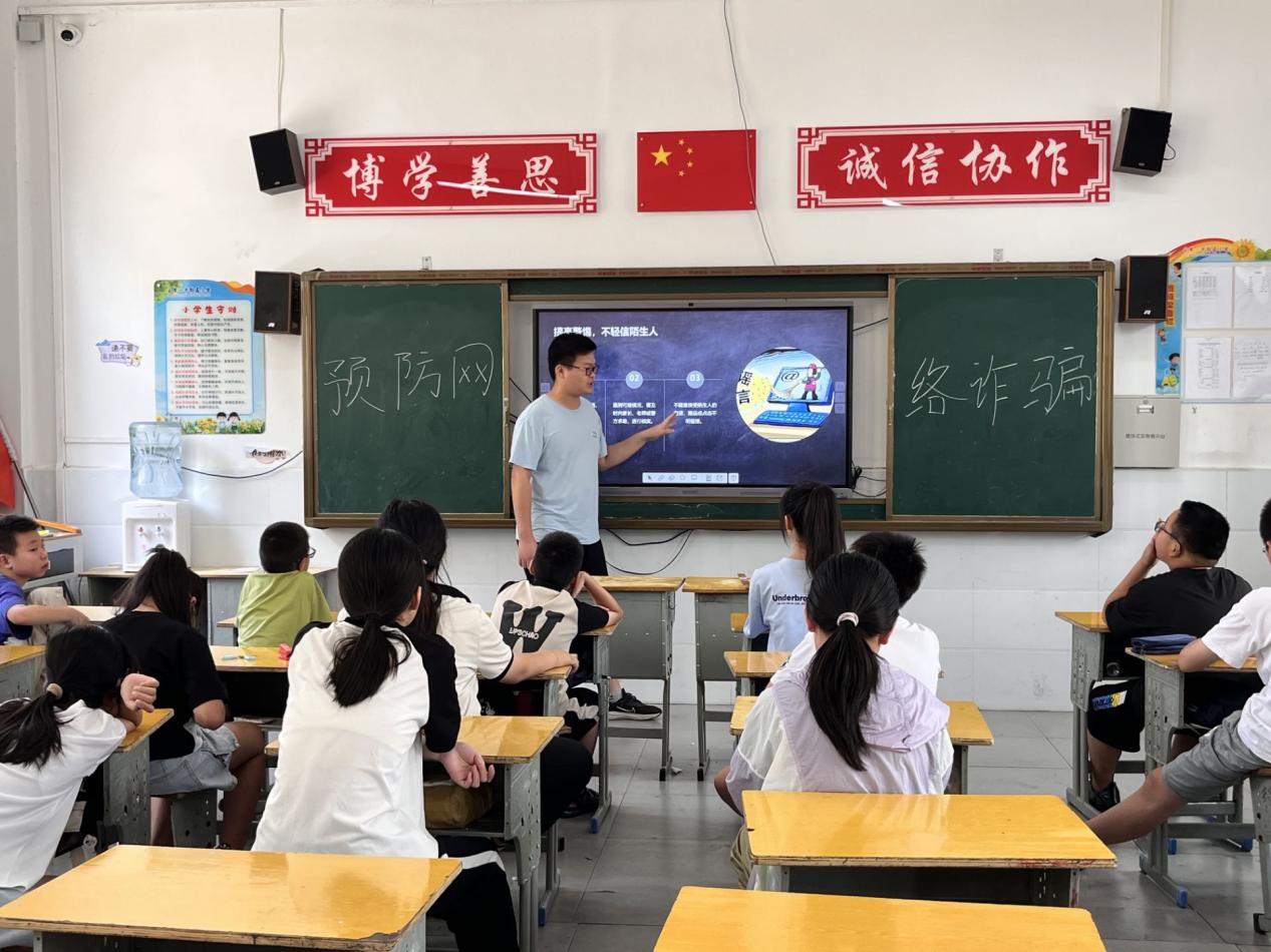 “筑牢數(shù)字防線，共繪安全未來”武昌理工學院云夢書韻志愿服務隊開展“網絡安全”主題特色課程