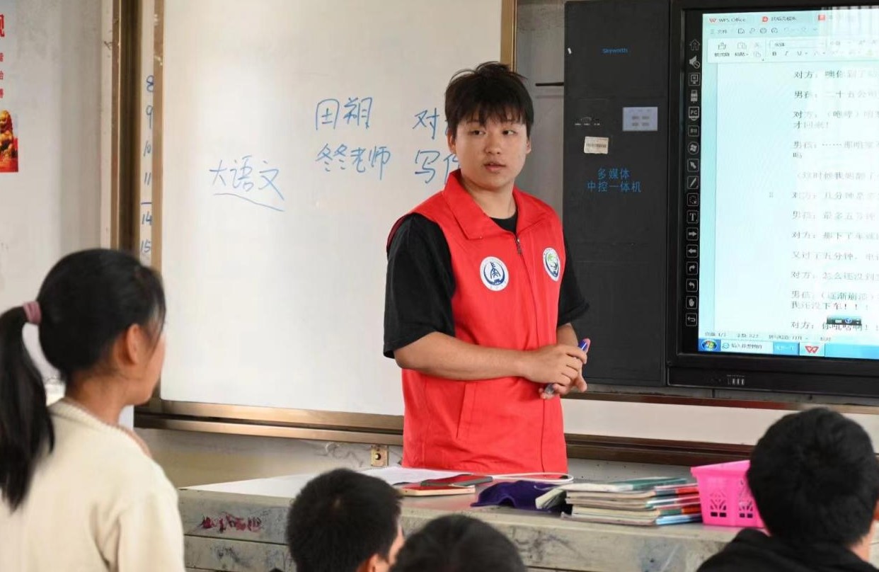 長(zhǎng)安大學(xué)學(xué)子三下鄉(xiāng) | 青春實(shí)踐求真知，文化進(jìn)村育新風(fēng)