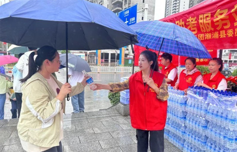 溆浦縣同心公益“愛(ài)心助考?為夢(mèng)護(hù)航”志愿服務(wù)活動(dòng)圓滿(mǎn)結(jié)束