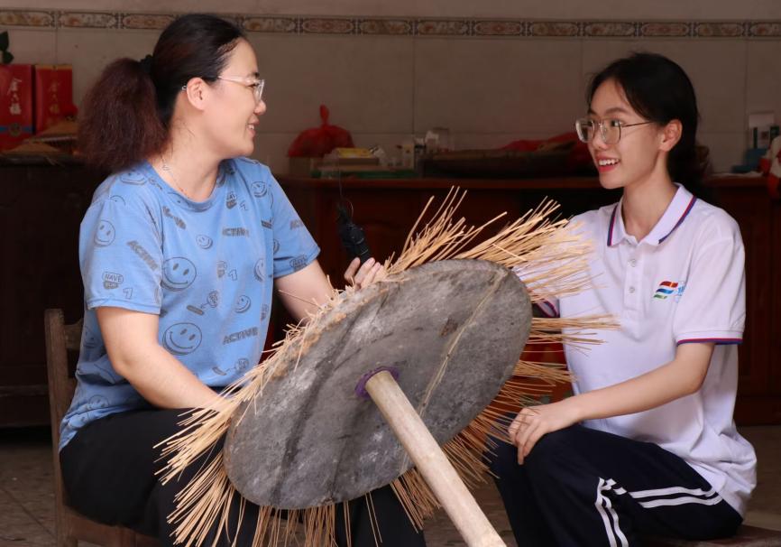 學(xué)藝花竹帽，織夢民族情