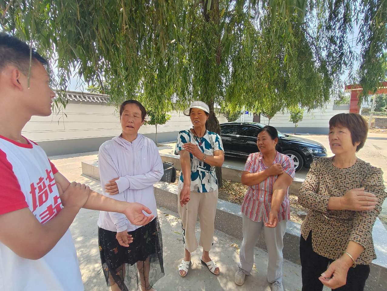 炎炎夏日義診行，濃濃真情暖人心