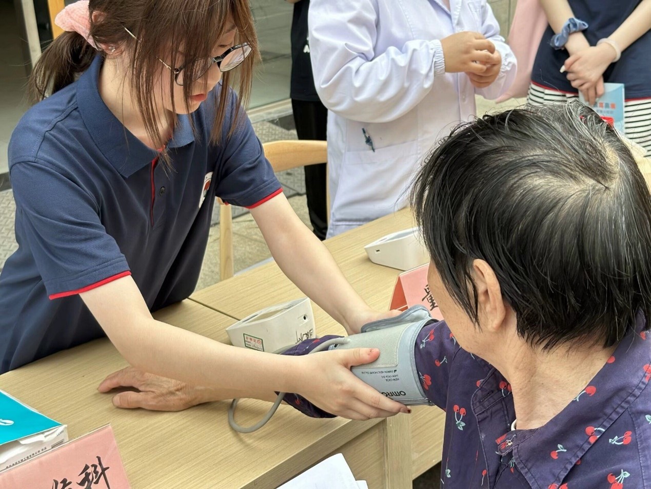 義診服務(wù)送健康，敬老愛老送溫暖