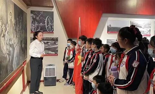 張家界民族小學(xué)走進(jìn)湘鄂川黔革命根據(jù)地紀(jì)念館開展社會(huì)實(shí)踐活動(dòng)