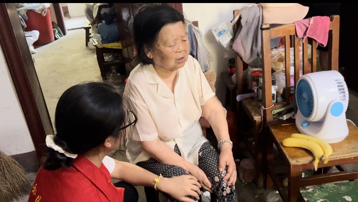 到基層去，中南學(xué)子感悟社區(qū)黨魂