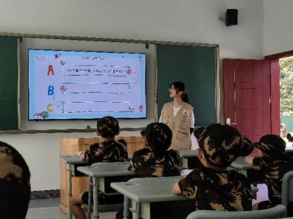 佛科院學(xué)子深入連南瑤族自治縣三下鄉(xiāng)：義教促交流，互助共成長