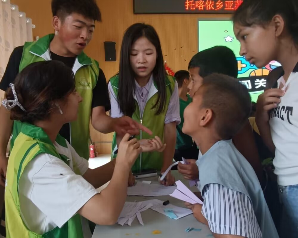 農(nóng)科學(xué)子推普下鄉(xiāng)，筑牢文明素養(yǎng)壁壘