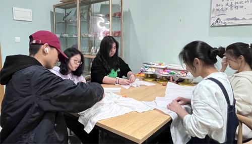 “觀今宜鑒古，無古不成今”——移通學子在非遺工藝中感受工匠之風