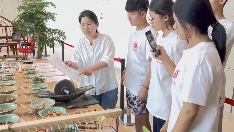 中國礦業(yè)大學(xué)（北京）遺韻新暉社會實踐團(tuán)非遺探索