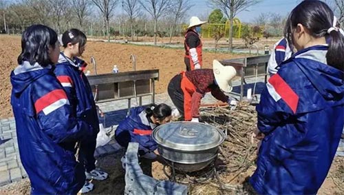 南京市濱江中學(xué)“尚善求實，知行合一”社會實踐活動紀(jì)實