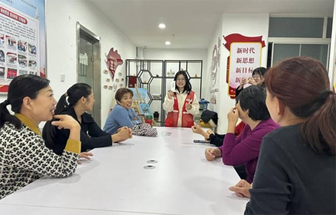山東大學(xué)城市社區(qū)隔代養(yǎng)育群體關(guān)護(hù)項(xiàng)目實(shí)踐隊(duì)開展專業(yè)勞動(dòng)教育活動(dòng)