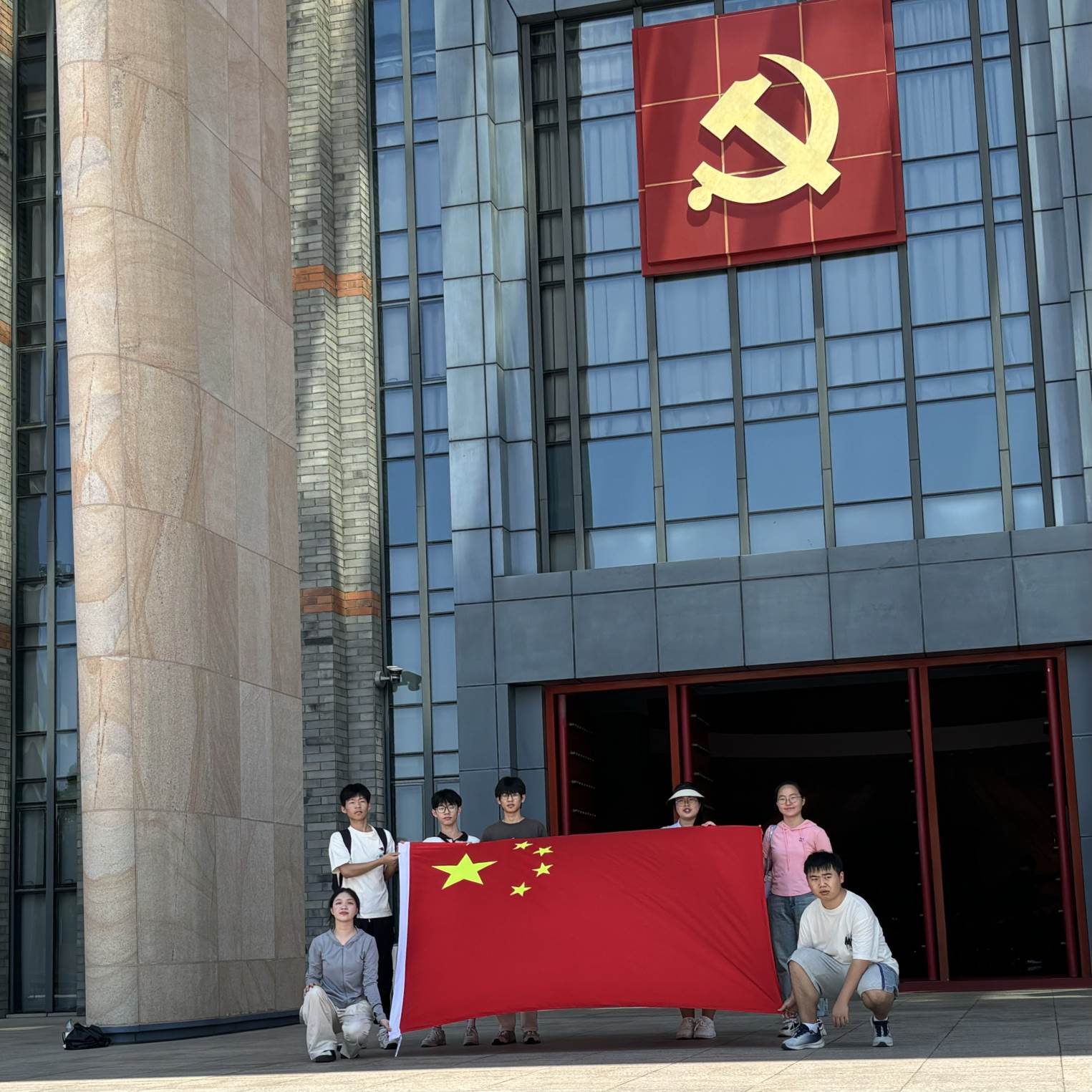 “以紅色革命文化為引，推廣普通話，共筑鄉(xiāng)村振興夢”--浙經(jīng)院學(xué)子實踐調(diào)研圖