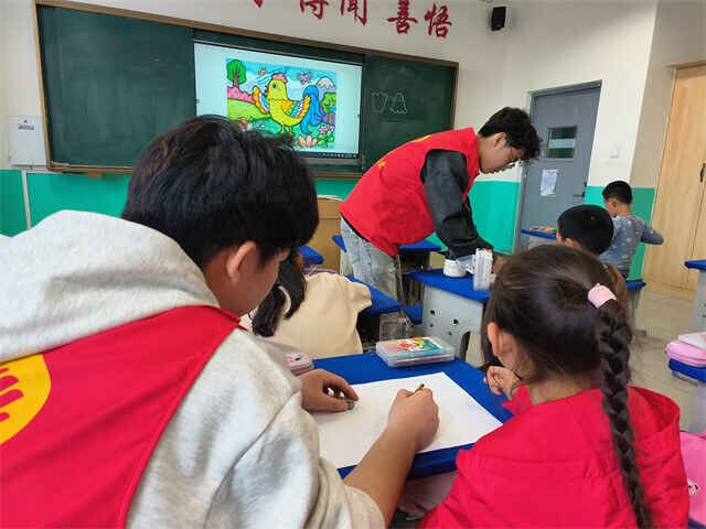 晉中信息學院市民課堂專項志愿服務隊走進太谷區(qū)韓村學校開展支教活動